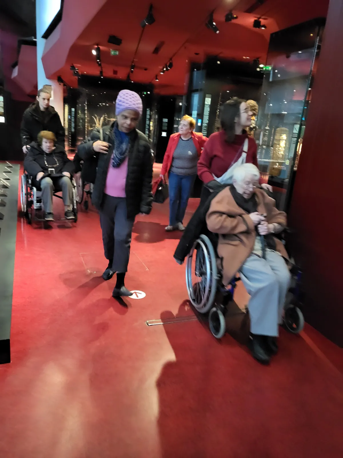 la sortie de musée de  quai Branly a paris 