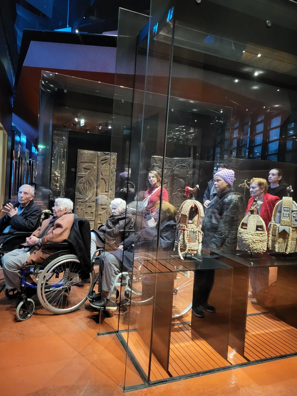 la sortie de musée de  quai Branly a paris 