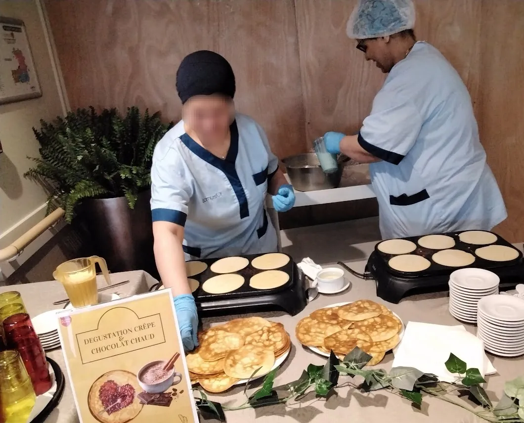DÉGUSTATION CRÊPES ET CHOCOLAT CHAUD A LA RÉSIDENCE LES JARDINS D'EPINAY