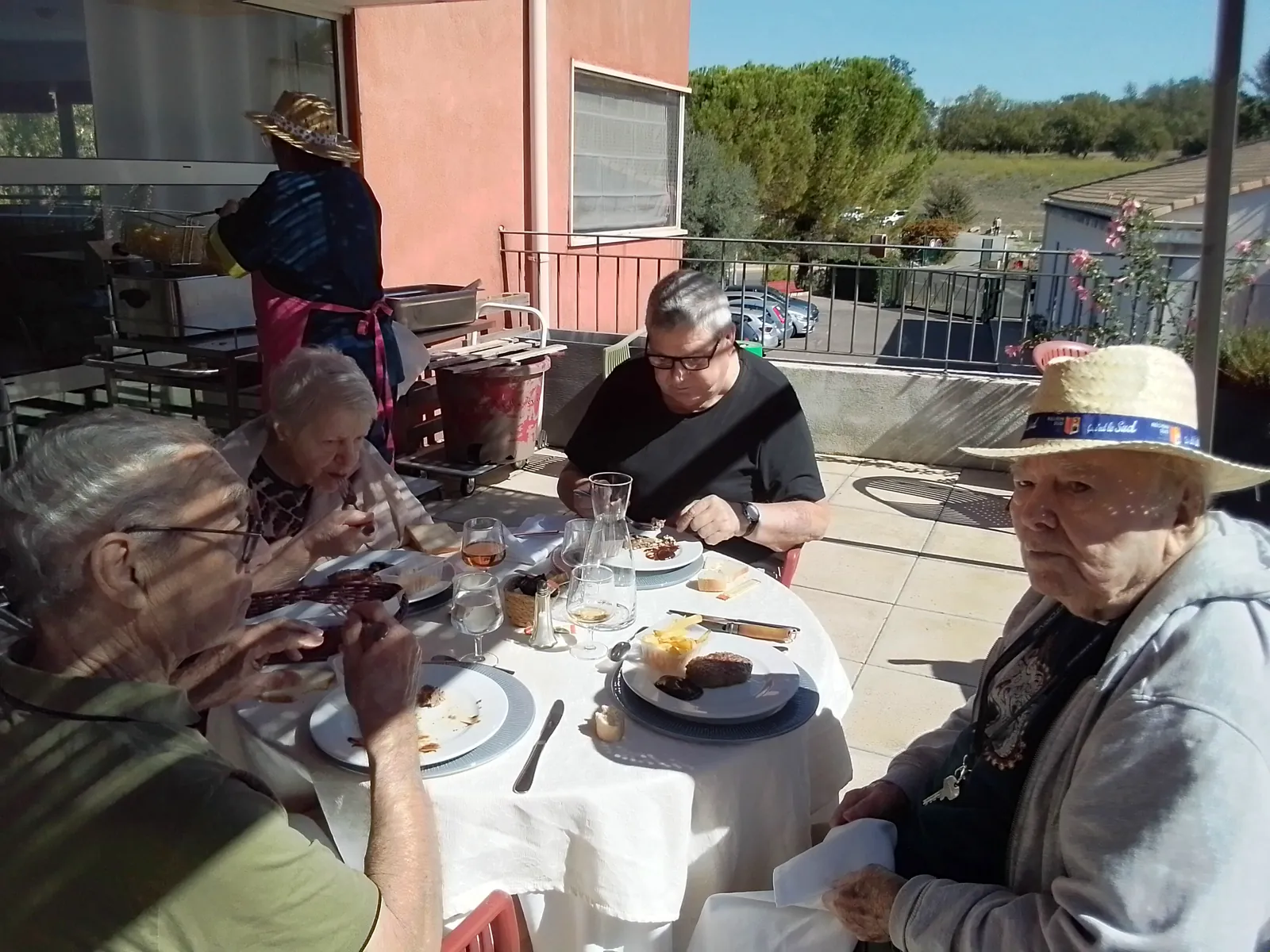 Barbecue sur la terrasse de l’huveaune 