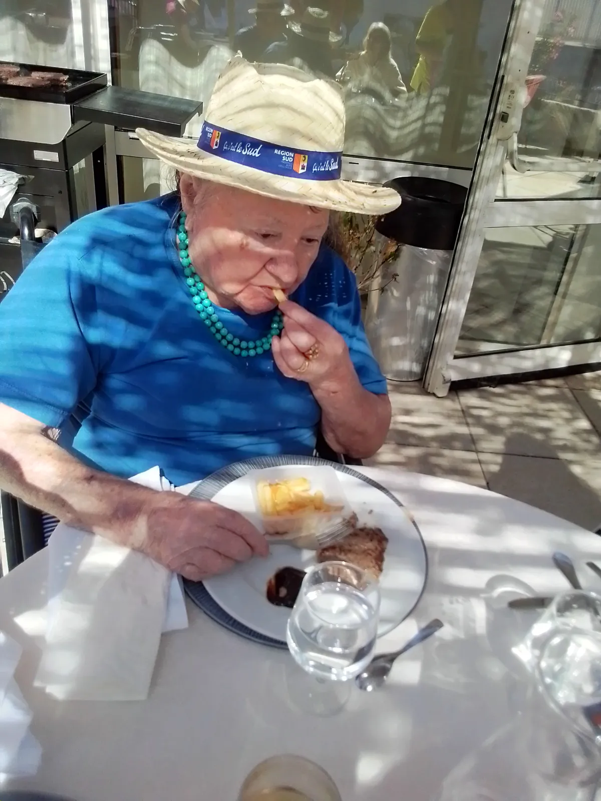 Barbecue sur la terrasse de l’huveaune 