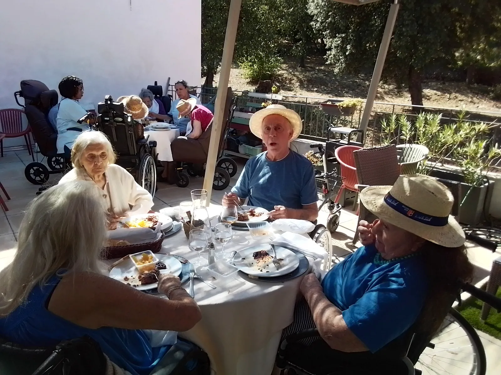 Barbecue sur la terrasse de l’huveaune 