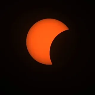 Le soleil avait rendez-vous avec la lune au 3ème étage de la résidence Sainte Anne de Marseille