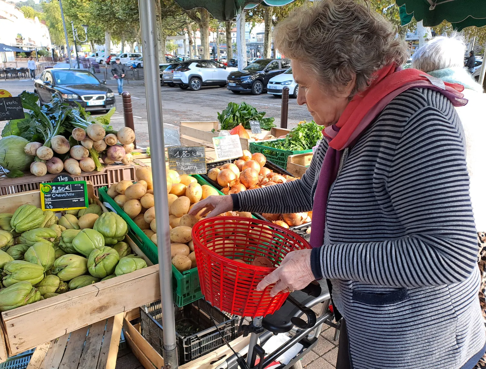Les résidents de Saint-Jean vont au marché place Jasmin d'Agen