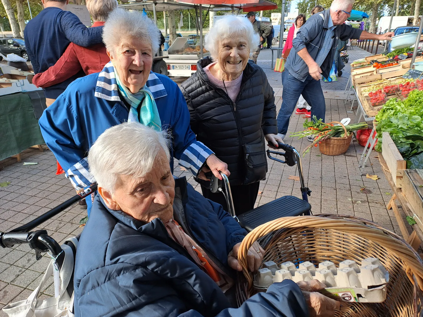 Les résidents de Saint-Jean vont au marché place Jasmin d'Agen