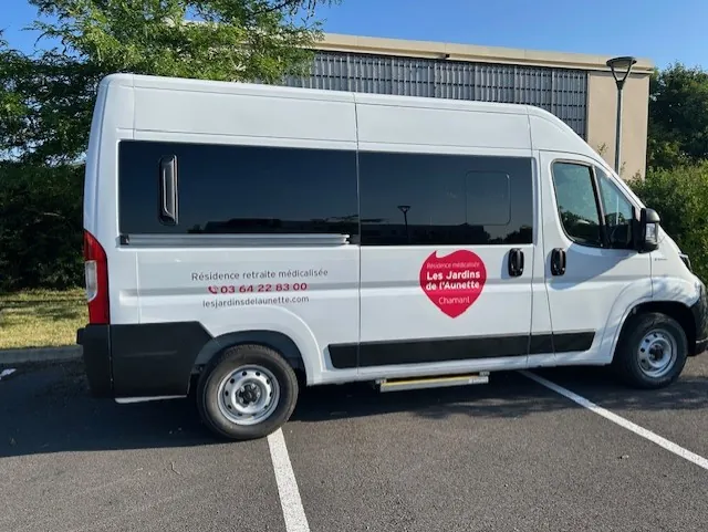  Un minibus à la Résidence 
