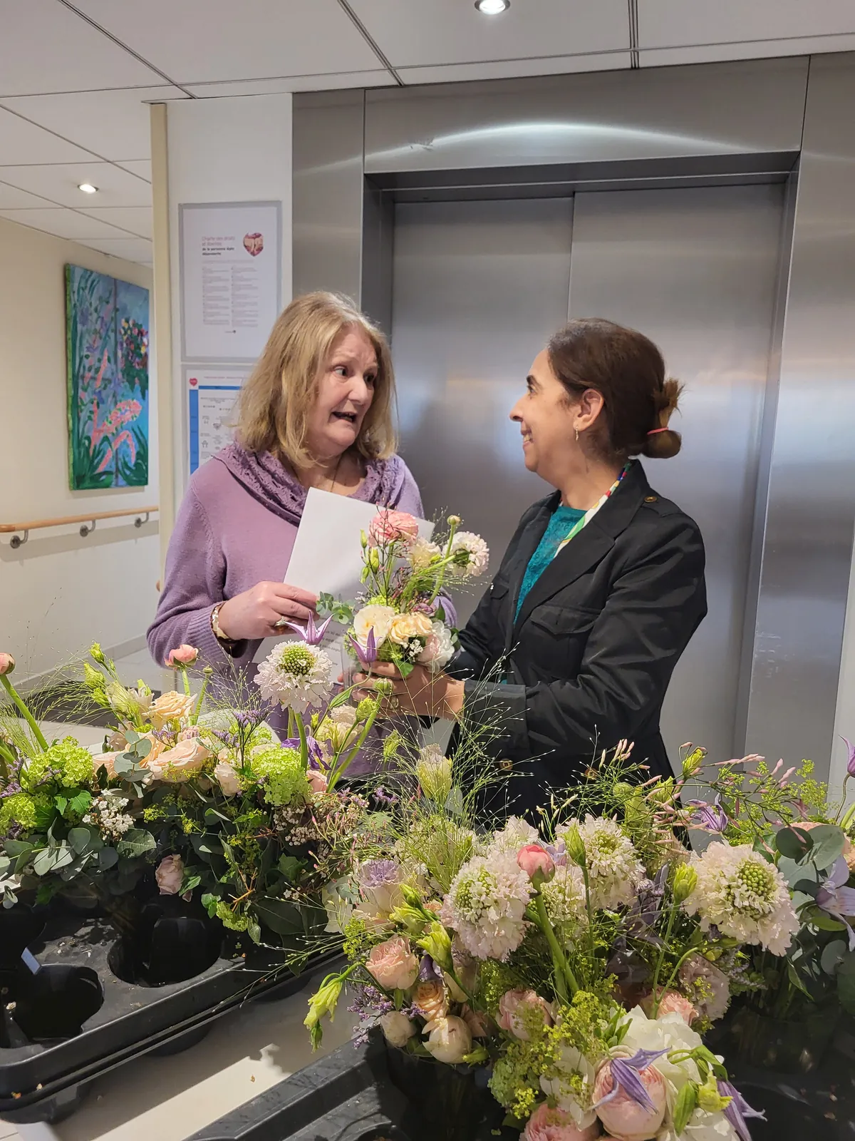 distributions de fleurs a la résidence les Adrets 