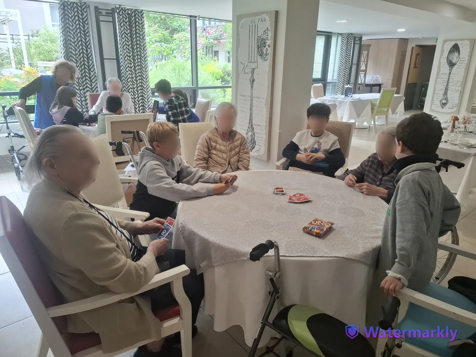 Un beau moment d’échanges intergénérationnels autour des jeux de société