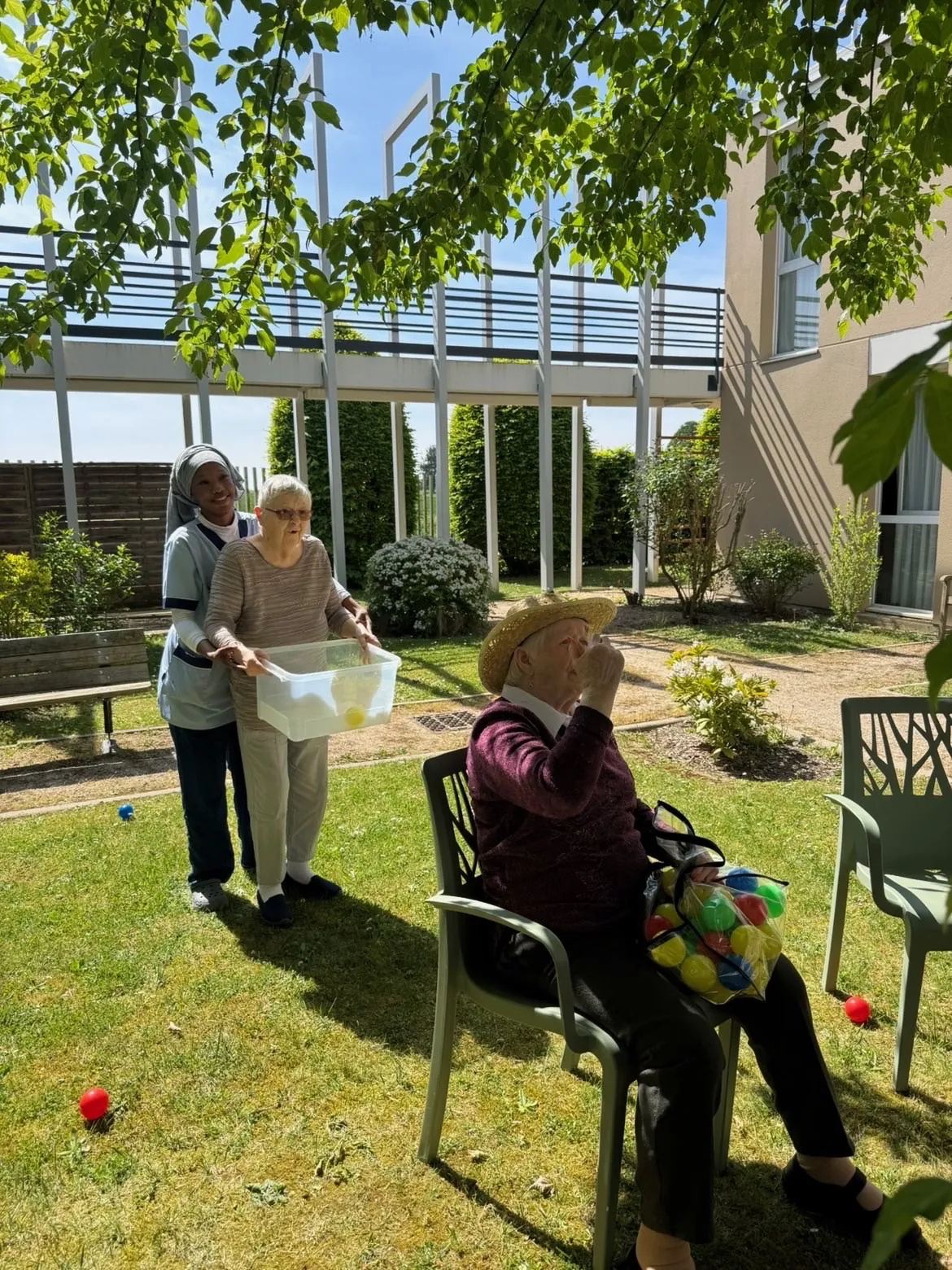 Un week-end ensoleillé et festif à la Résidence : musique, rires et partage au jardin