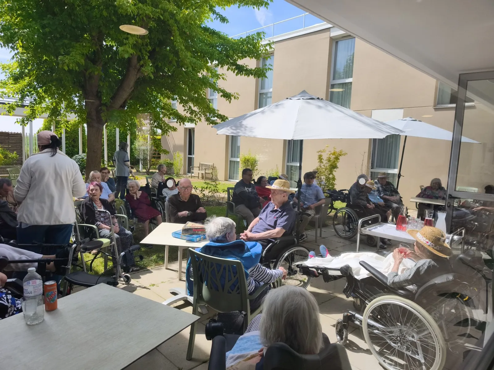 Un week-end ensoleillé et festif à la Résidence : musique, rires et partage au jardin
