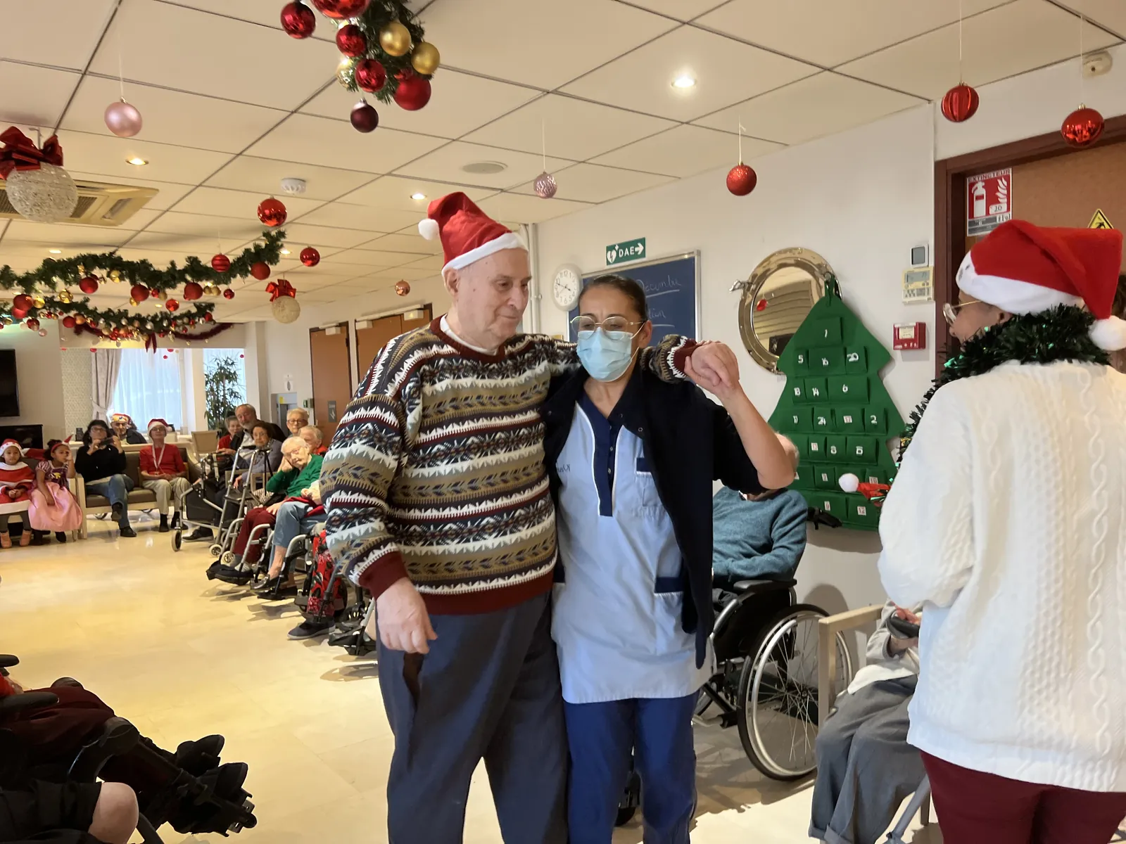 LE DÉFILÉ DES MARINES, DONNE LE TON A CETTE FIN D’ANNÉE 2023 QUI S’ANNONCE TRÈS FESTIVE 