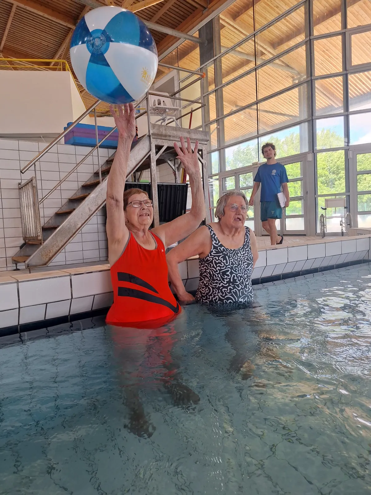Un après-midi rafraichissant et dynamique à la piscine 