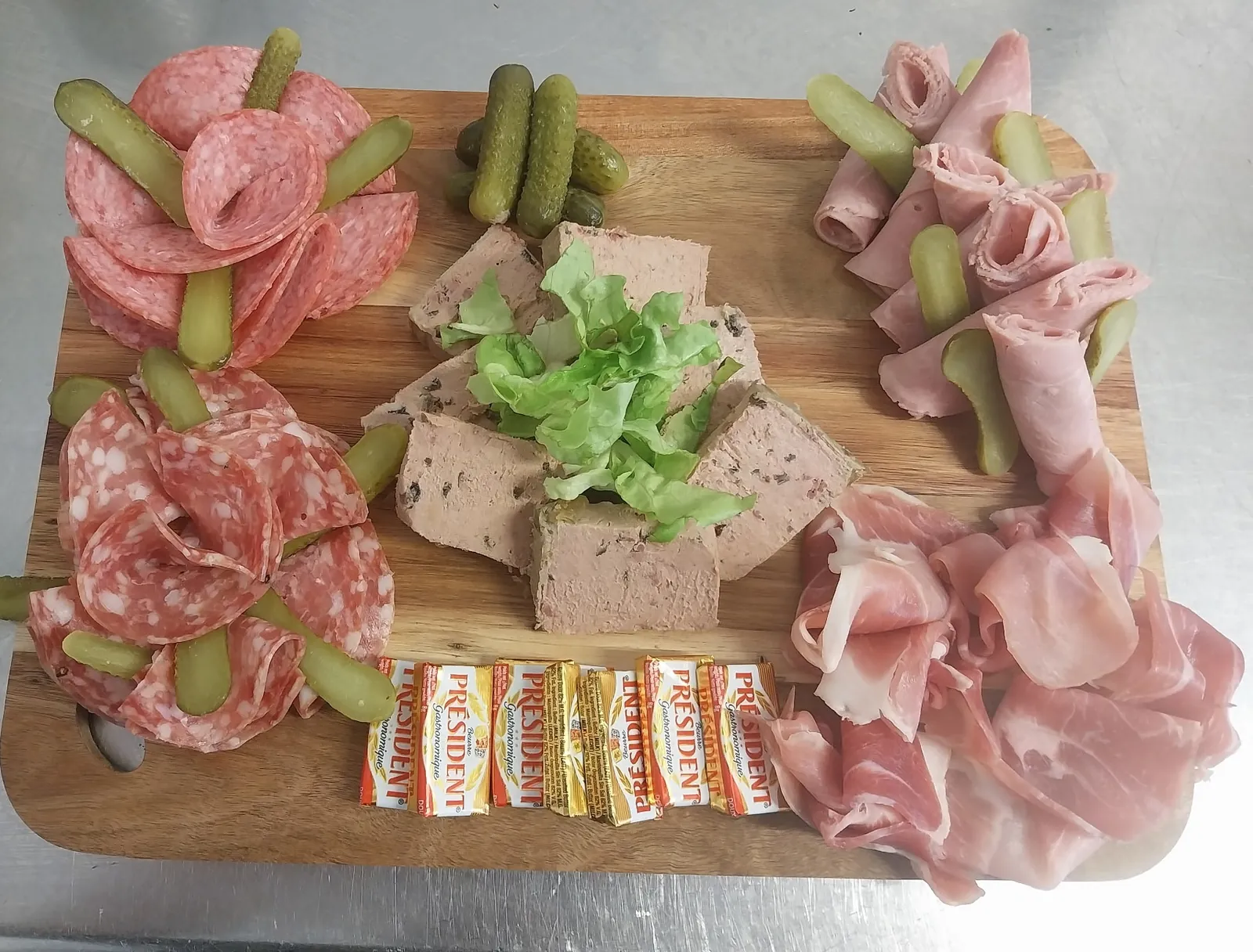 À la Résidence Seniors Les Bains Grenoble, Maroua relève le défi de la VAE Cuisinier