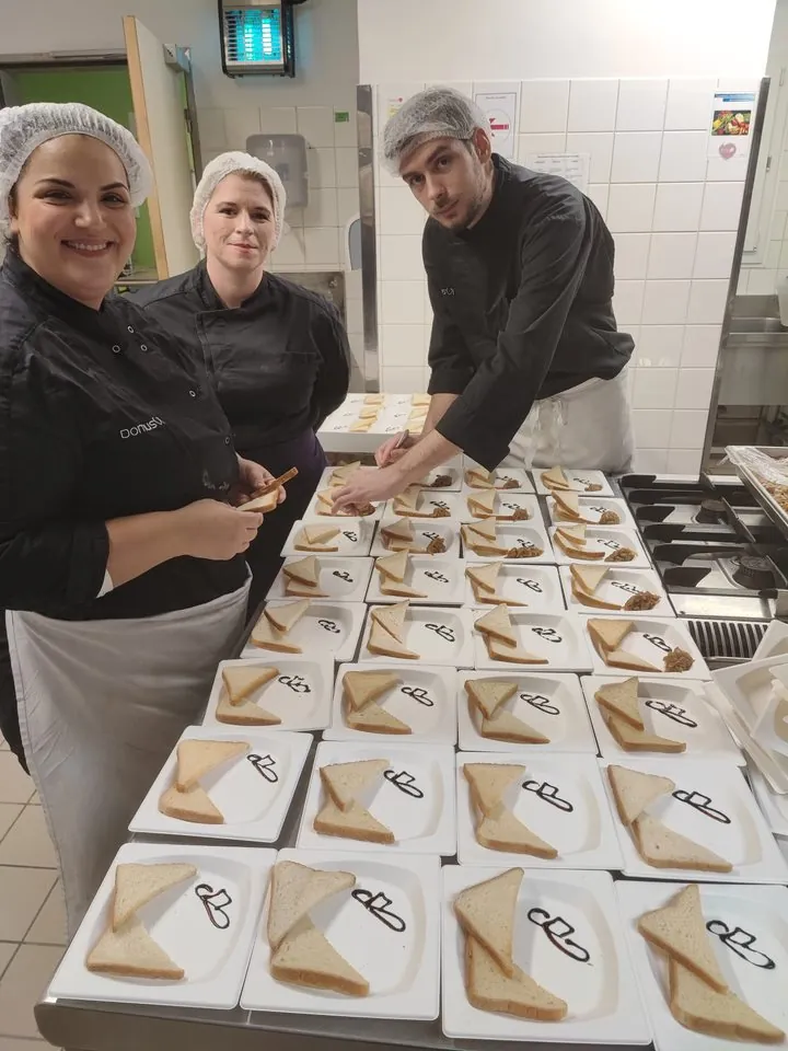 Le plaisir du repas de la fête des familles 