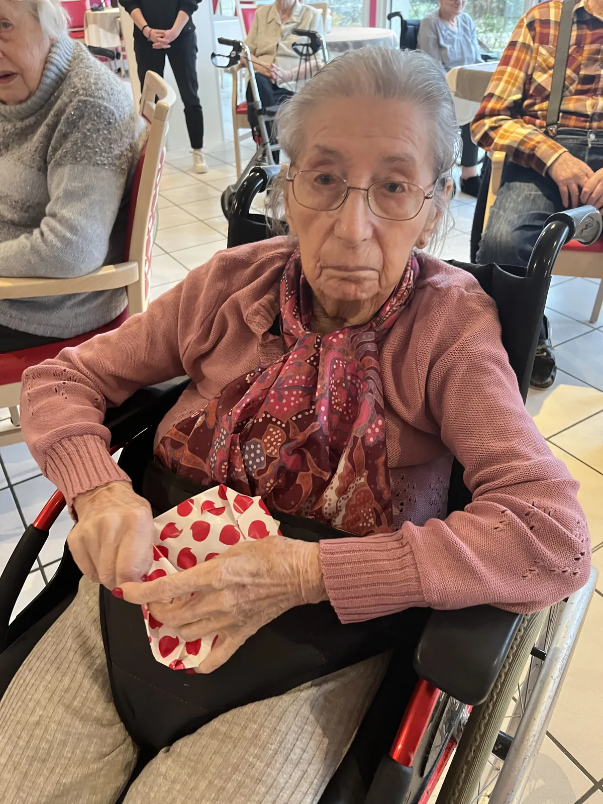 Distribution des cadeaux d'anniversaire 