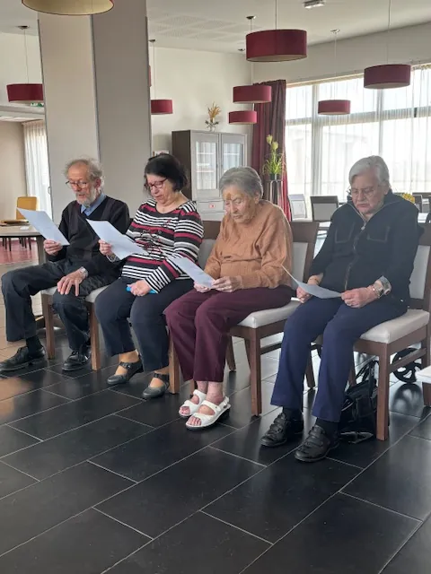 Dictée à la "Grecque " et chantons, dansons tous ensemble 