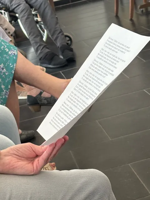 Dictée à la "Grecque " et chantons, dansons tous ensemble 