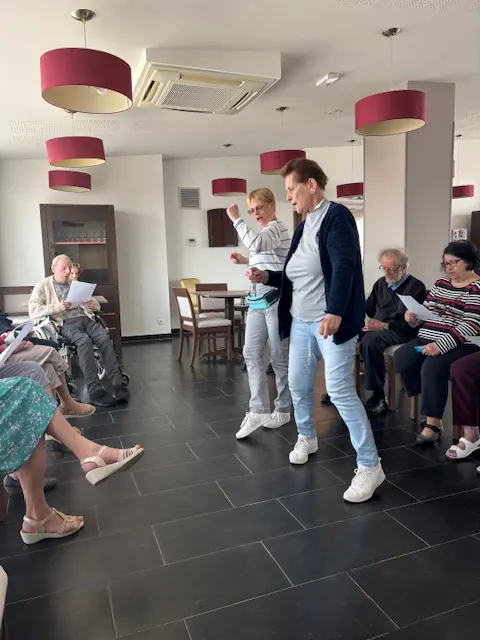 Dictée à la "Grecque " et chantons, dansons tous ensemble 