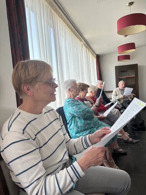 Dictée à la "Grecque " et chantons, dansons tous ensemble 