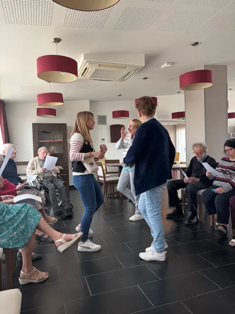 Dictée à la "Grecque " et chantons, dansons tous ensemble 
