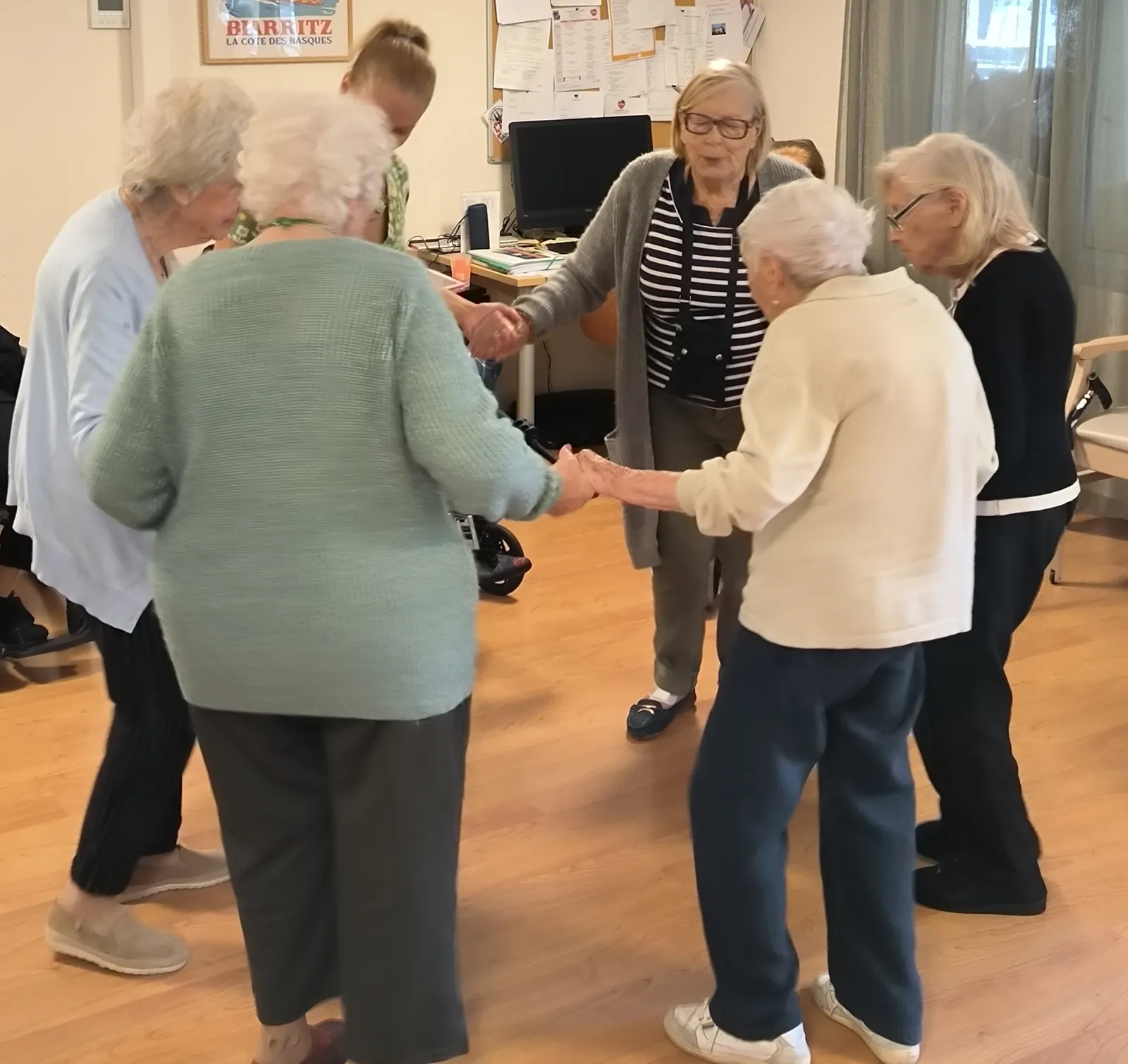 5ème séance de danse thérapie : un moment de mouvement, de musique et de joie
