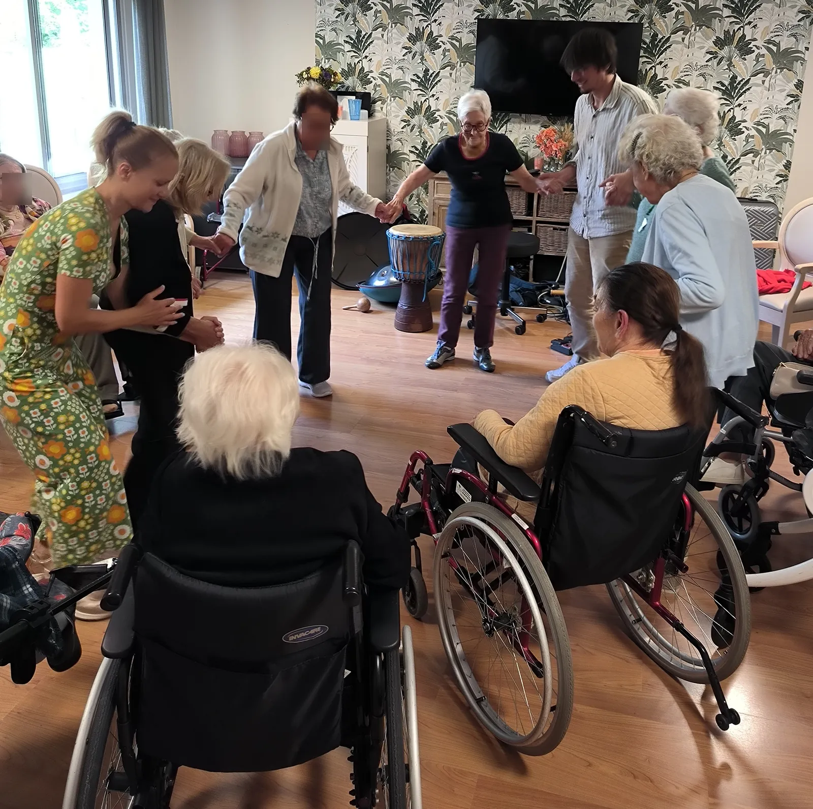 5ème séance de danse thérapie : un moment de mouvement, de musique et de joie
