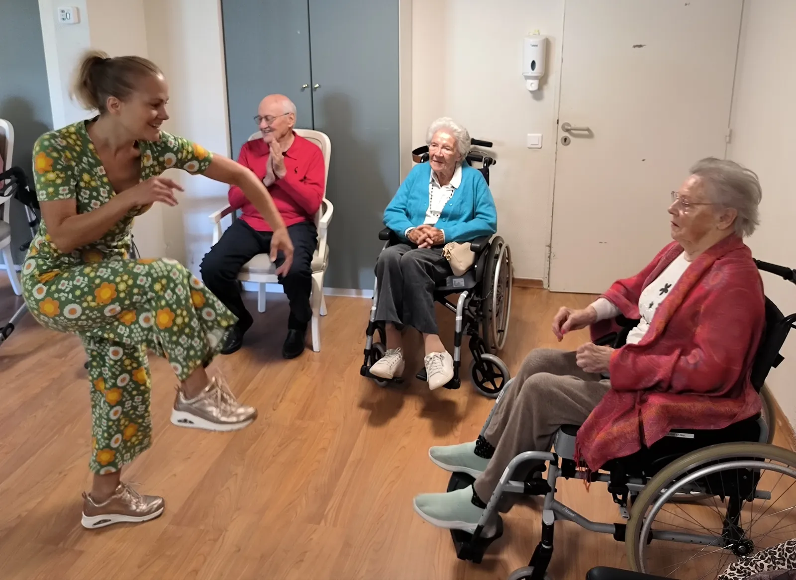 5ème séance de danse thérapie : un moment de mouvement, de musique et de joie