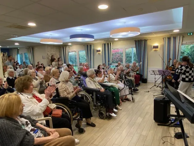 UN CONCERT PAR LES ELEVES  DU CONSERVATOIRE