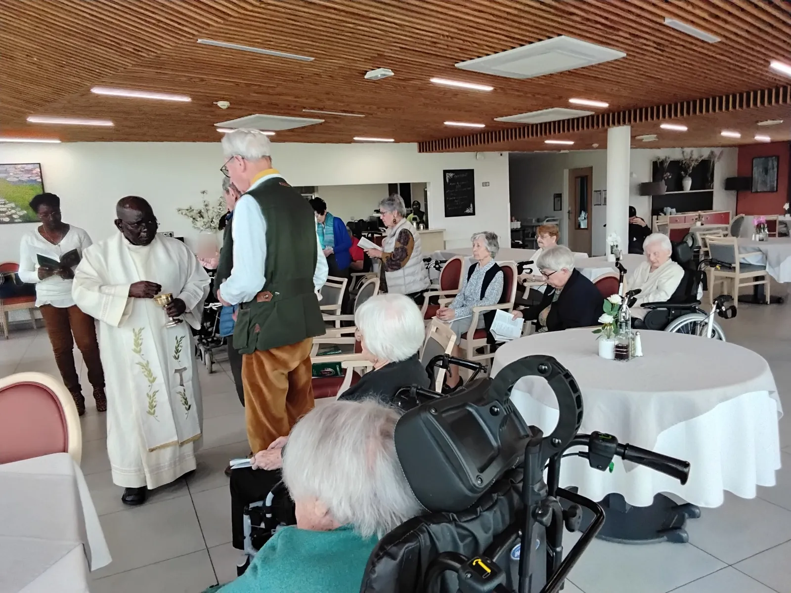 La messe avec le Père Séraphin