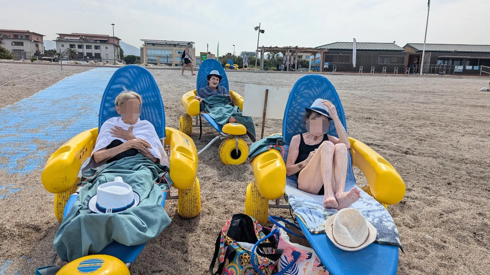 PETITE VIREE EN BORD DE MER 