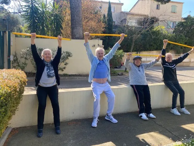 Le retour des beaux jours : la gym adaptée en plein air à la Résidence Marzargue