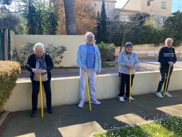 Le retour des beaux jours : la gym adaptée en plein air à la Résidence Marzargue