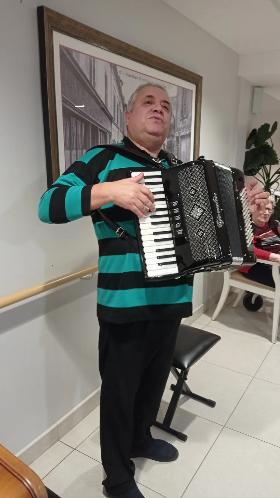 Célébration du Beaujolais Nouveau : Buffet Gourmand et Spectacle d'Accordéon