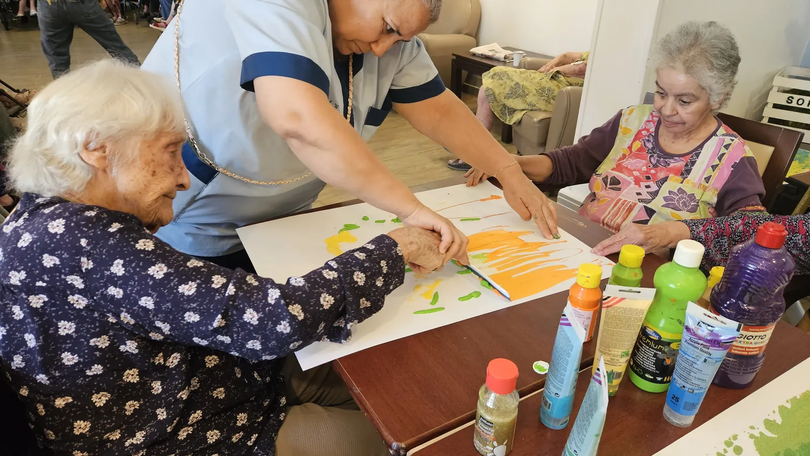 Ateliers manuels à Sormiou et à l'unité de vie protégée. 