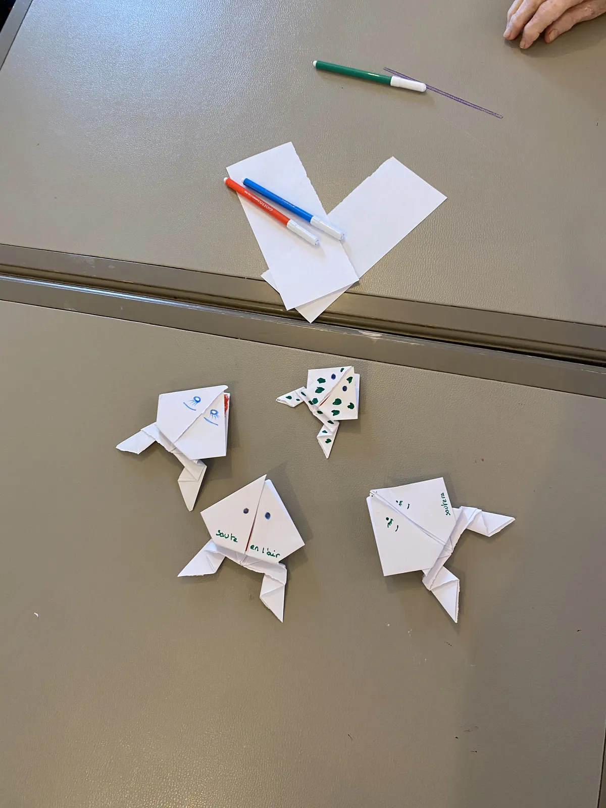 Confection de grenouilles en origami !