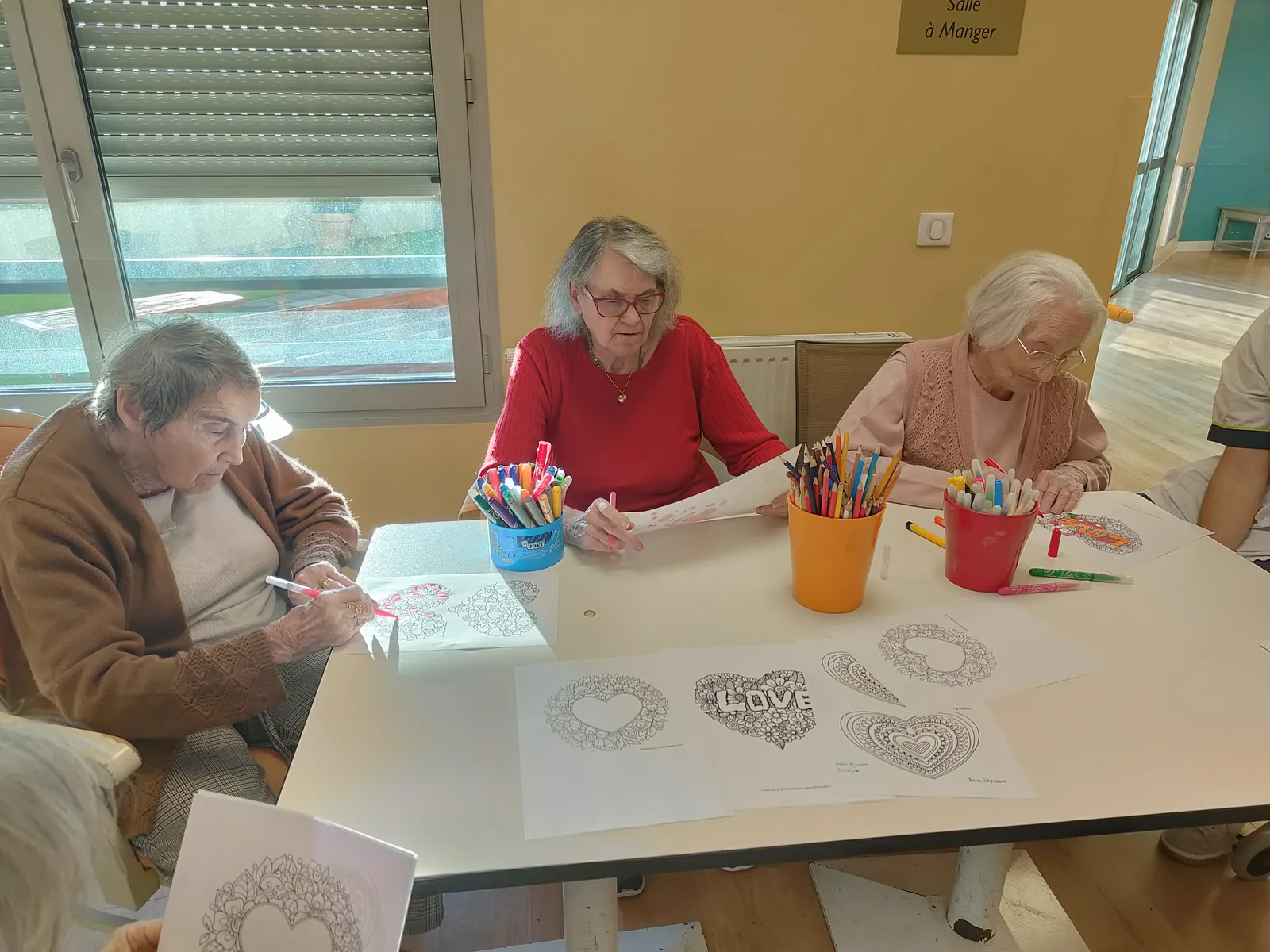 La saint Valentin approche, les résidents retroussent leurs manches ! 