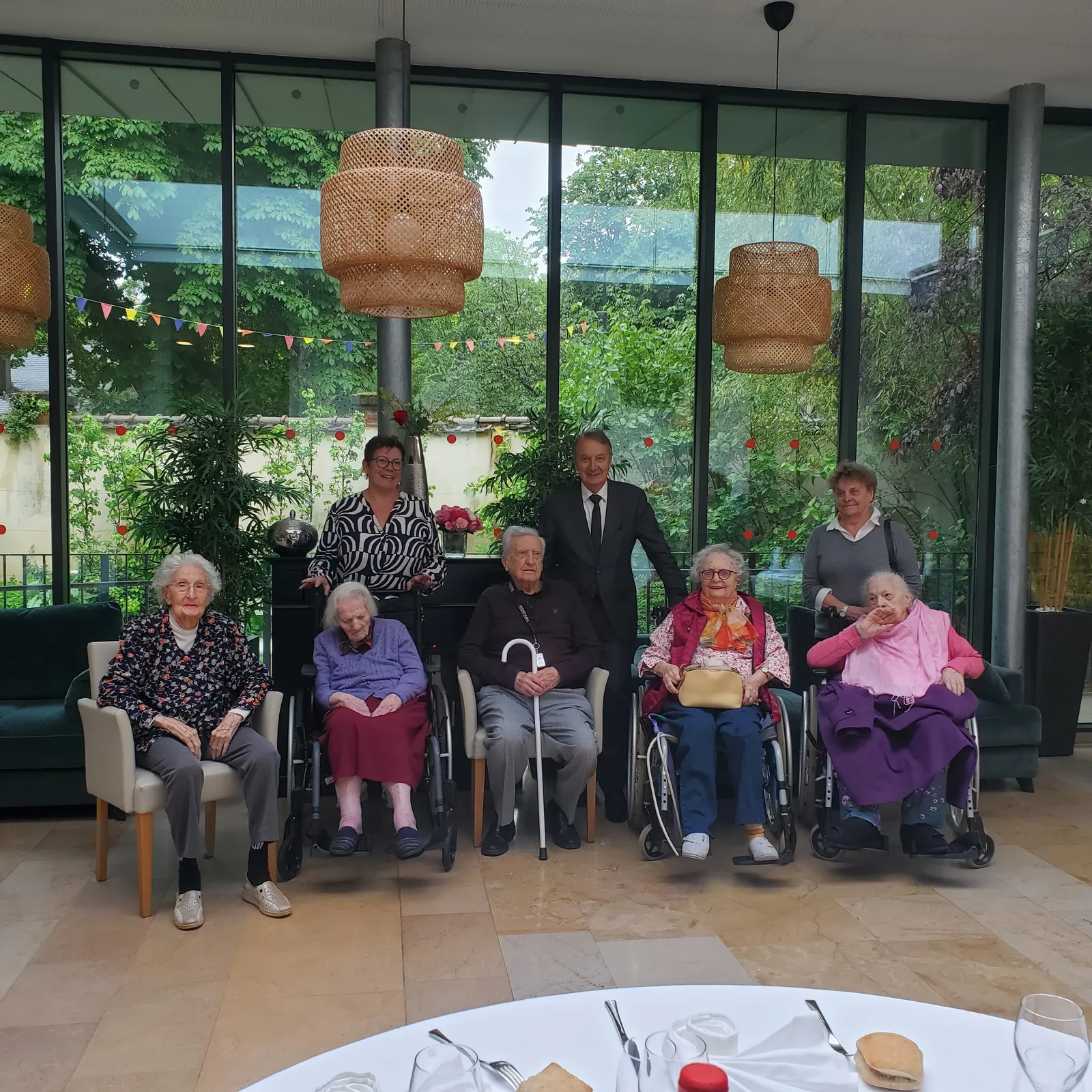 Les résidents des Adrets au  repas des centenaires