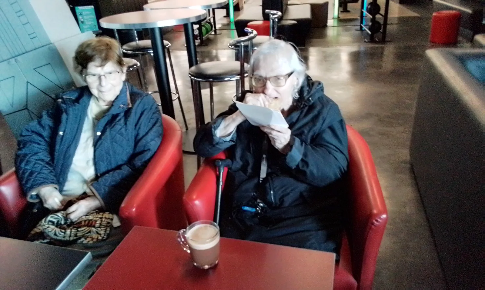 La Sortie en minibus du jeudi : Gaufre et Chocolat chaud eu Metropolis Bowling