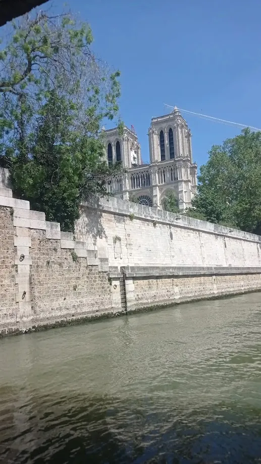 Sortie au Bateau Mouche : Découverte des Plus Beaux Monuments de Paris