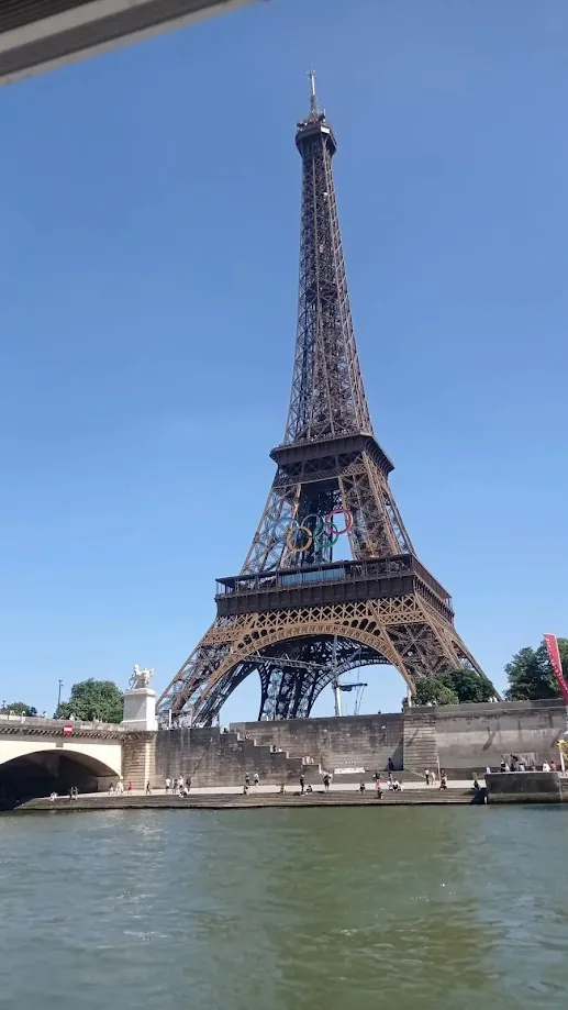 Sortie au Bateau Mouche : Découverte des Plus Beaux Monuments de Paris