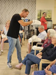 Boxe sur chaise, une belle découverte au Grand Jardin