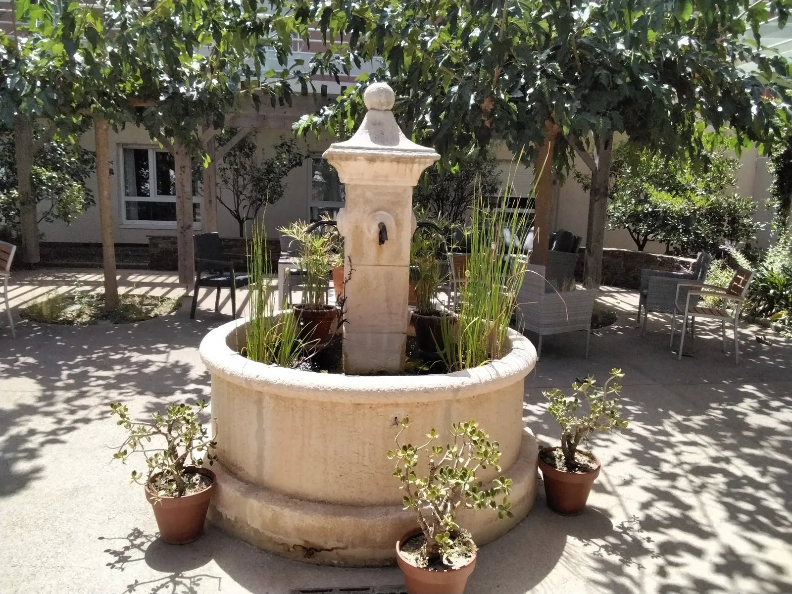 LE JARDIN  NOUS INVITE A 