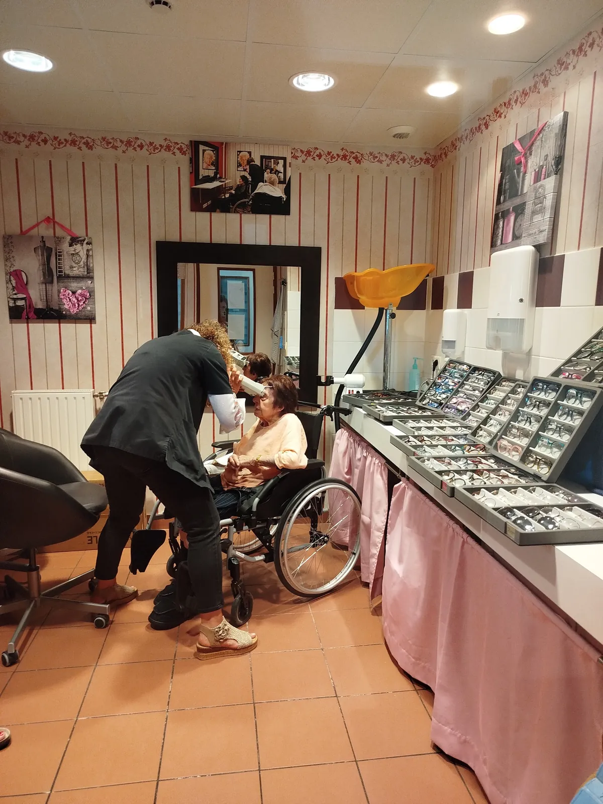 Un service d'opticien mobile au sein de la résidence