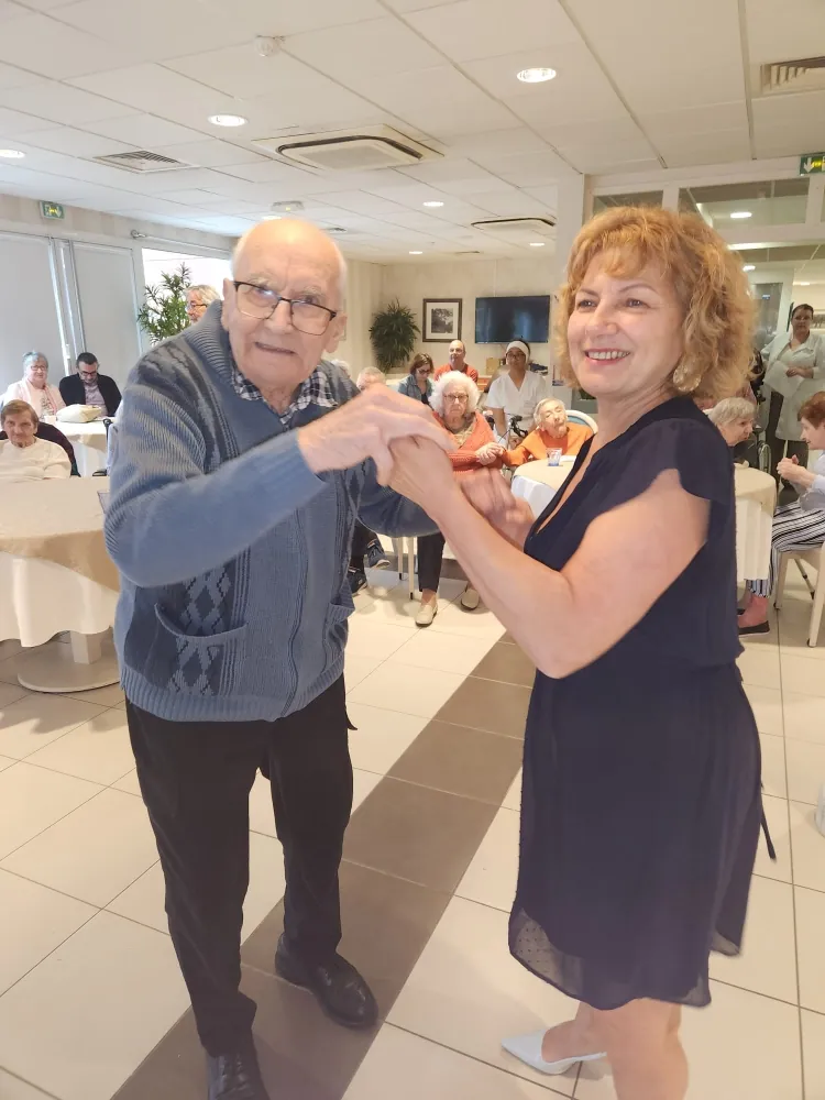 100 ans, ça se fête ! A l'EHPAD Les Tourterelles d'Esbly en Seine et Marne