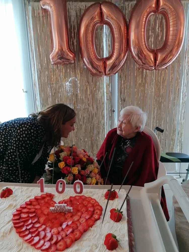 100 ans, ça se fête ! A l'EHPAD Les Tourterelles d'Esbly en Seine et Marne
