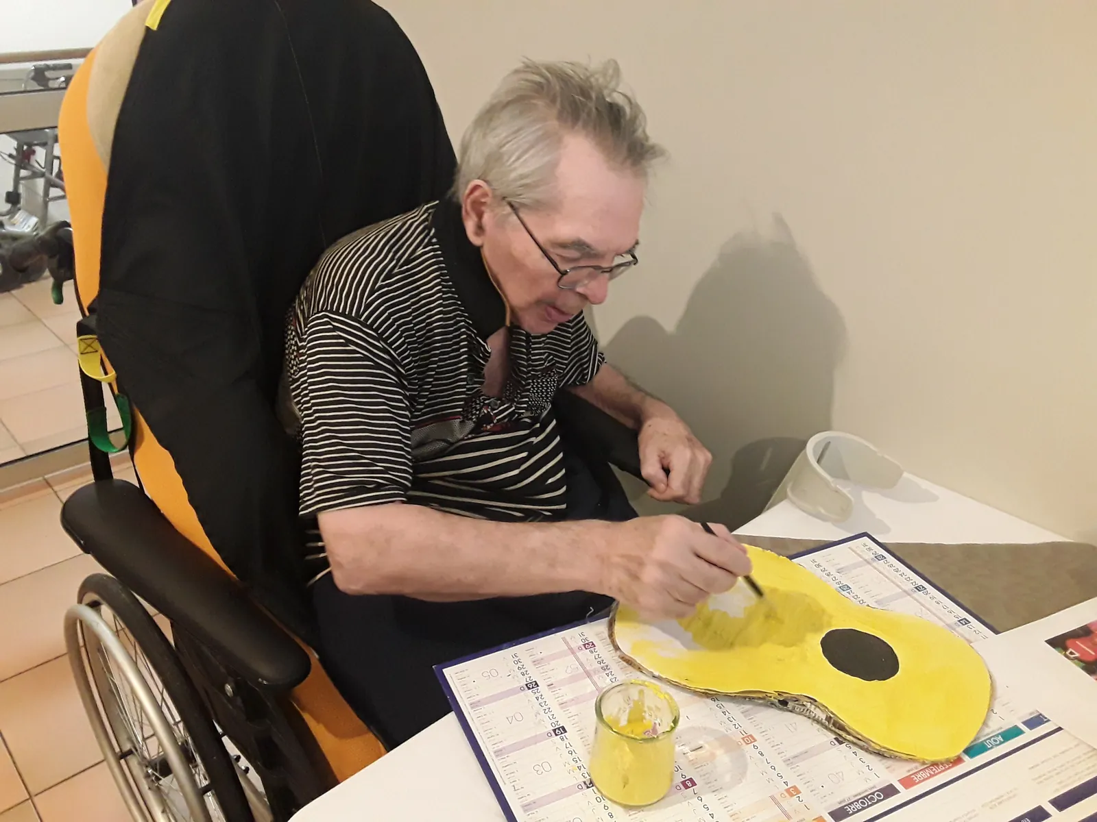 CONFECTION DE GUITARES POUR LE FESTIVAL 