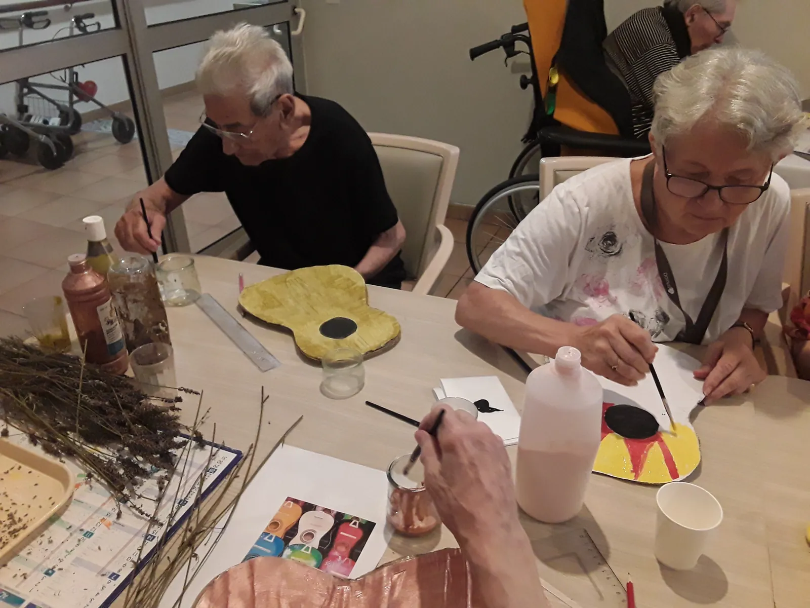 CONFECTION DE GUITARES POUR LE FESTIVAL 