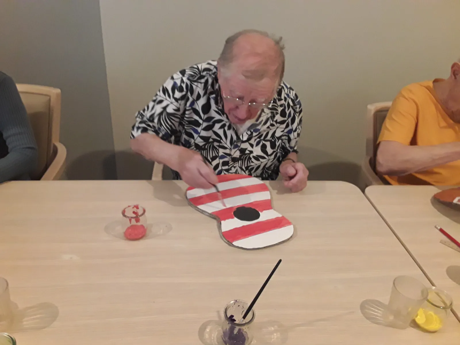 CONFECTION DE GUITARES POUR LE FESTIVAL 
