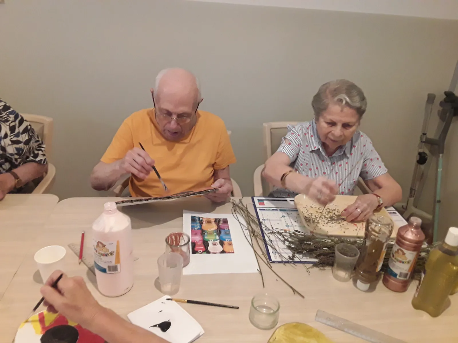 CONFECTION DE GUITARES POUR LE FESTIVAL 
