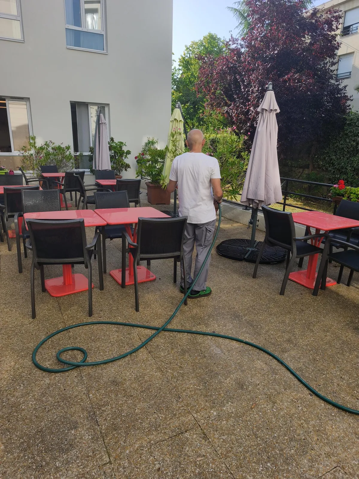 Le rôle de l’agent de maintenance en EHPAD et son importance pendant la canicule